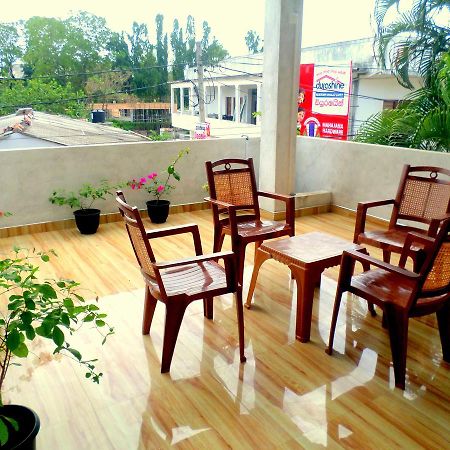 Lion Rest Hotel Anuradhapura Buitenkant foto