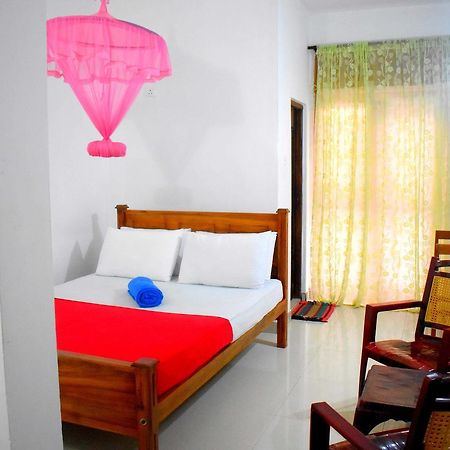 Lion Rest Hotel Anuradhapura Buitenkant foto