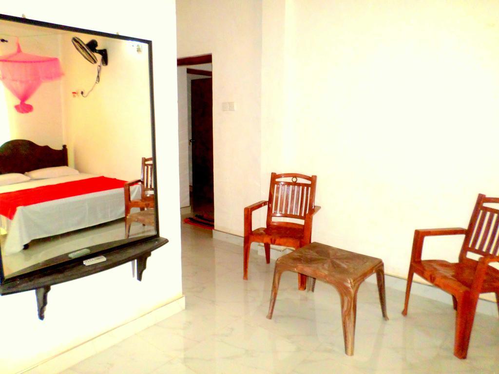 Lion Rest Hotel Anuradhapura Buitenkant foto