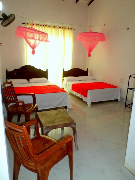 Lion Rest Hotel Anuradhapura Buitenkant foto