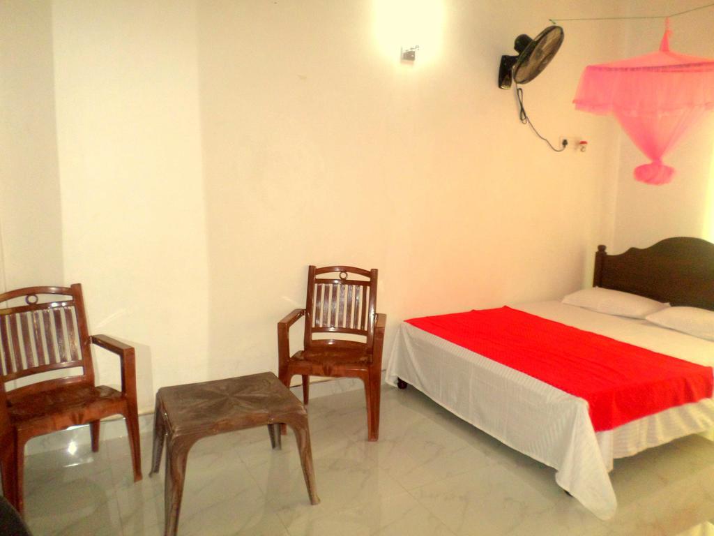 Lion Rest Hotel Anuradhapura Buitenkant foto