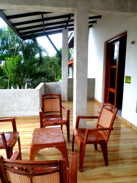 Lion Rest Hotel Anuradhapura Buitenkant foto