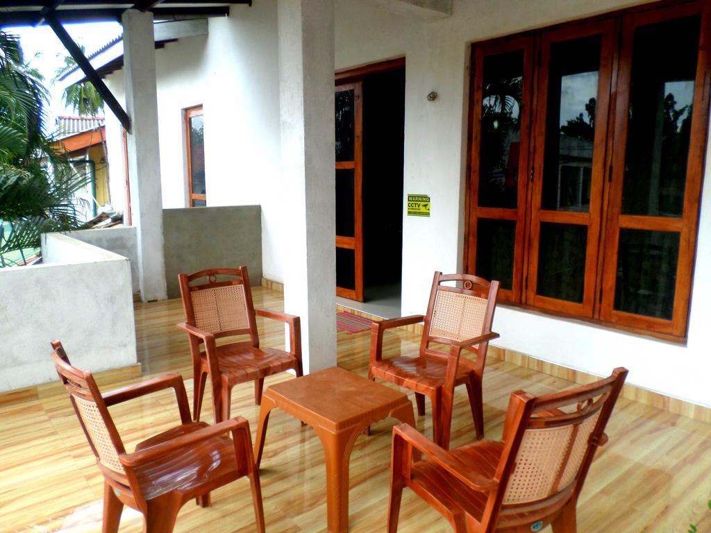 Lion Rest Hotel Anuradhapura Buitenkant foto