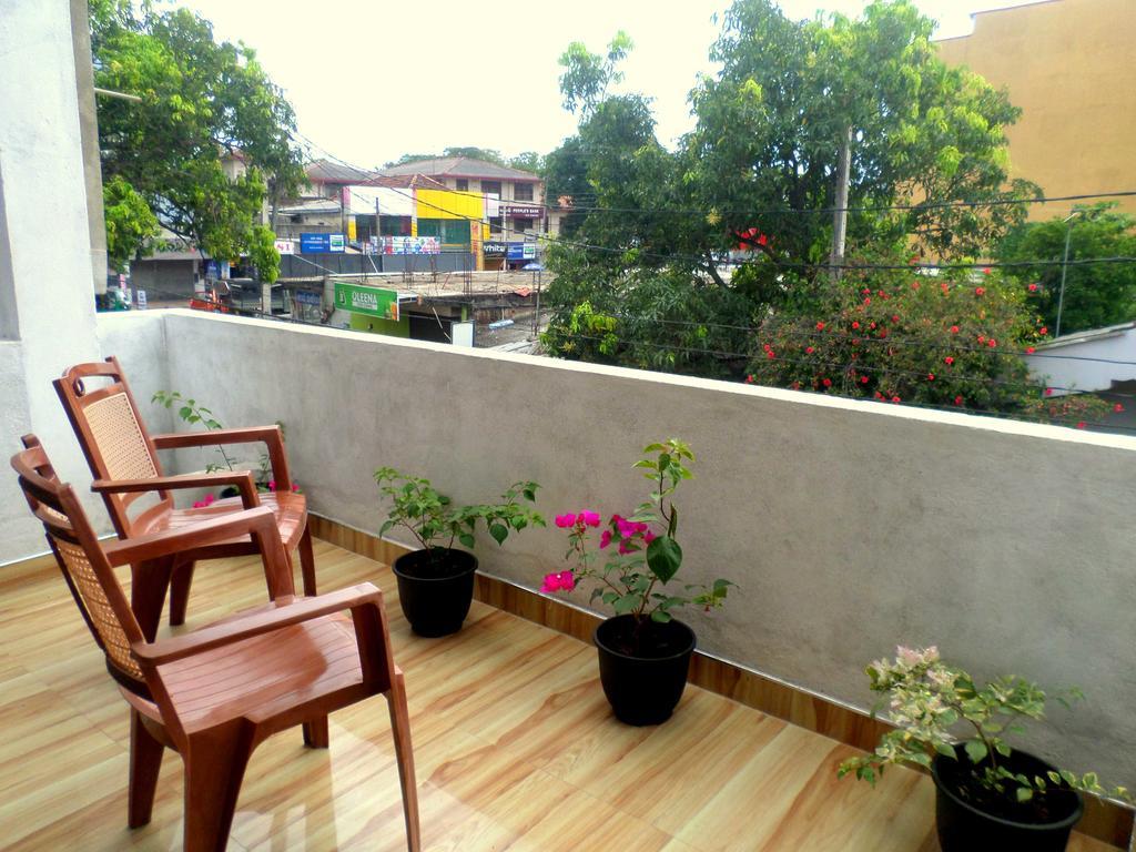 Lion Rest Hotel Anuradhapura Buitenkant foto