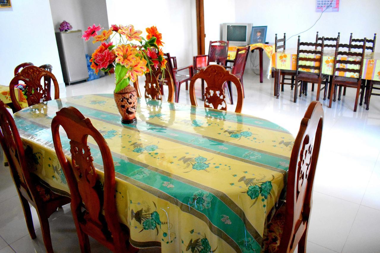 Lion Rest Hotel Anuradhapura Buitenkant foto