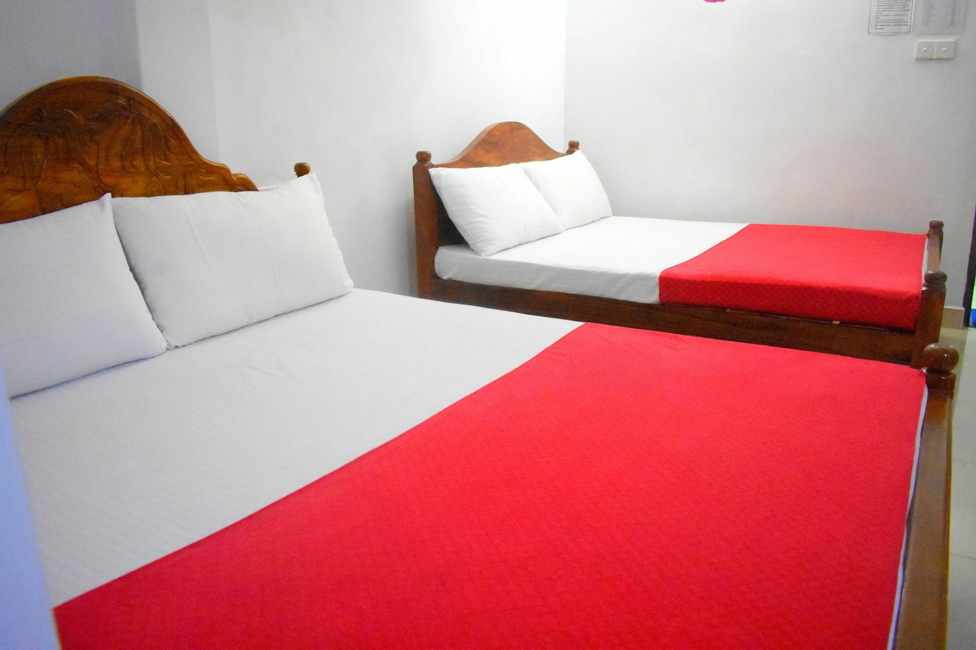 Lion Rest Hotel Anuradhapura Buitenkant foto